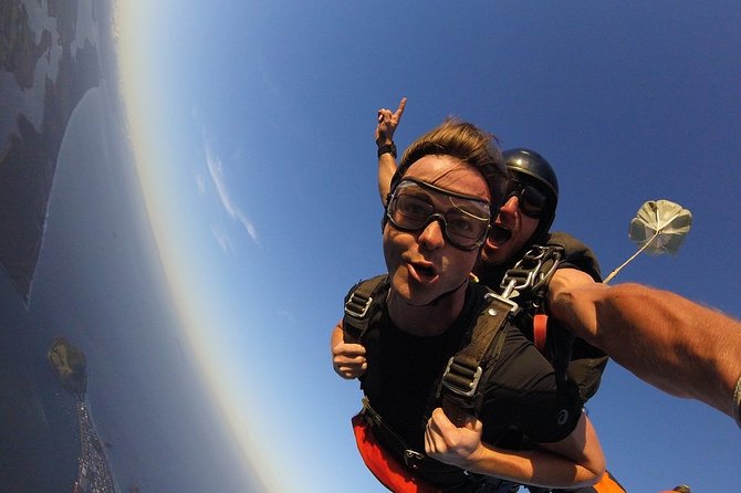 15,000ft Tandem Skydive in Bay of Plenty - Freefall from 15,000 feet