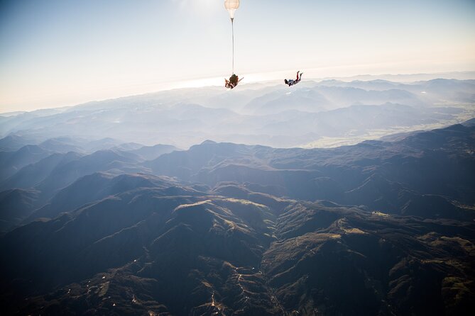 18,000ft Tandem Skydive over Abel Tasman - The cold-weather question at 18,000 feet