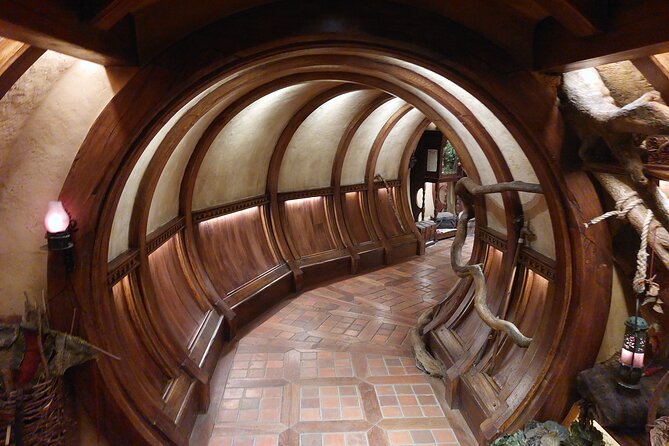 2-Day Hobbiton, Rotorua, Waitomo Caves Tour from Auckland with Accommodation - Hobbiton: a polished trip into Middle Earth