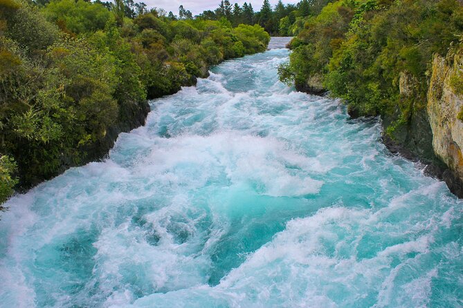 2 Day Tour Auckland to Hobbiton, Waitomo, Rotorua and Taupo - Hobbiton and the Shire in two hours