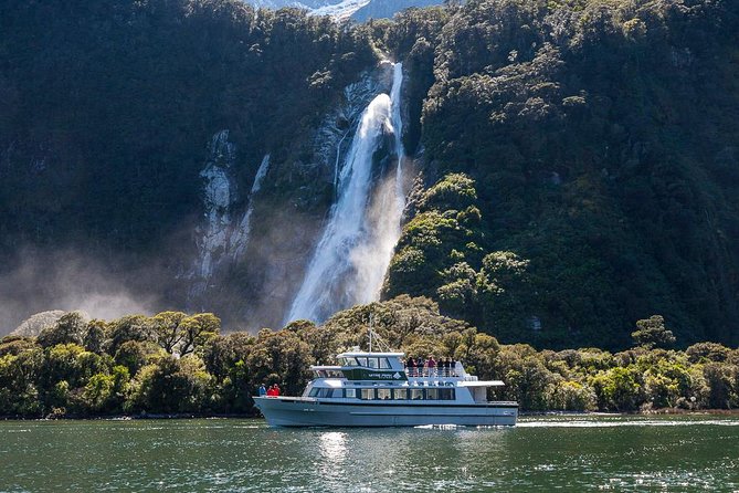 2-Hour Milford Sound Scenic Cruise - Wildlife sightings depend on patience and luck