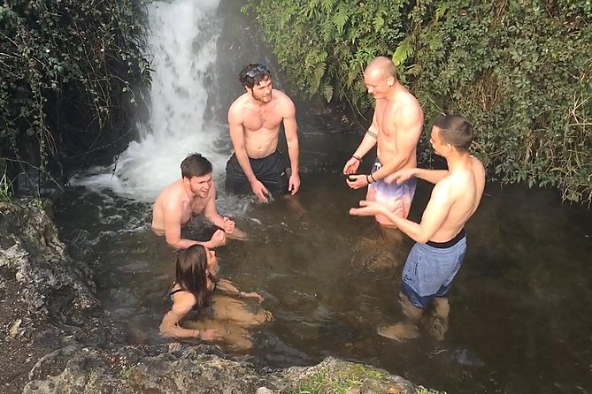 2-Hour Waikato River Guided Kayak Trip from Taupo - Paddling past islands and natural reserves