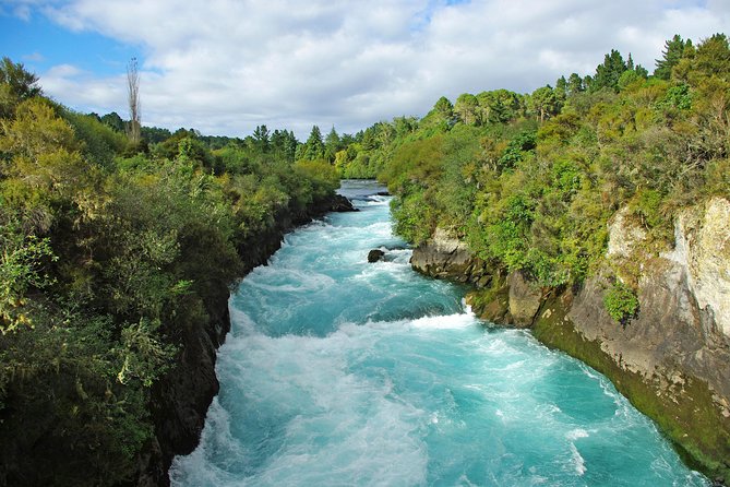 3-Day Hobbiton, Rotorua, Whakarewarewa, and Waitomo Tour - The long road to Waitomo and the Glowworm Grotto