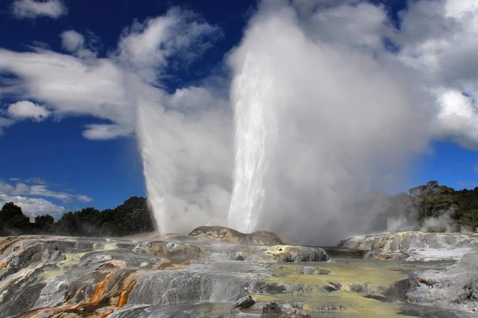 3-Day Hobbiton, Rotorua, Whakarewarewa, and Waitomo Tour - Cancellation timing and booking advice