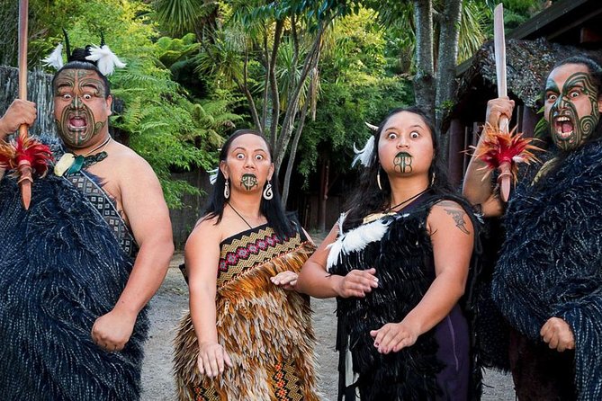3 Day Waitomo Caves, Hobbiton Movie Set and Rotorua Tour from Auckland - What the included meals and lodging mean