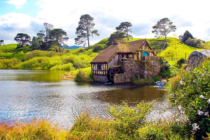 3 Day Waitomo Caves, Hobbiton Movie Set and Rotorua Tour from Auckland - Is the $1,343.54 price fair?
