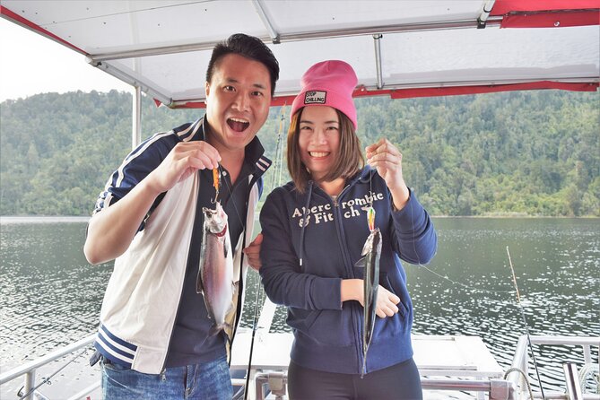 3-Hour Fishing Charter Experience at Franz Josef Glacier - The value of a small group and local guidance