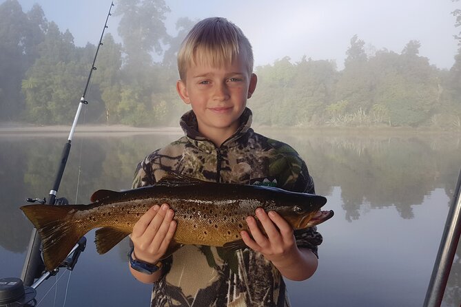 3-Hour Fishing Charter Experience at Franz Josef Glacier - Who should book this Lake Mapourika outing