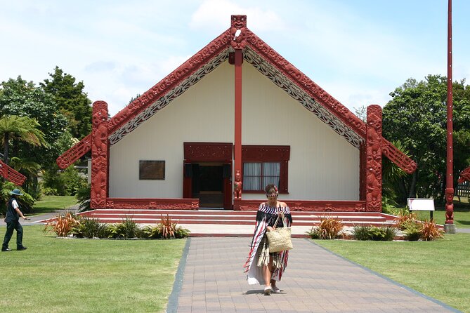 5-Day Bay of Islands, Auckland, Hobbiton, Rotorua & Waitomo Tour - Who will get the most from this tour