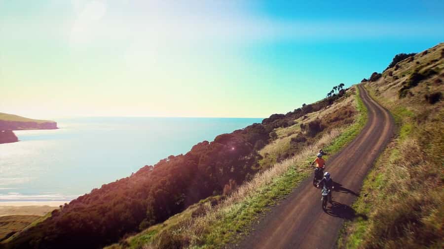 Akaroa: Lonely Beach Trail by E-Scooter. selfguided day out - The crater rim and the first views
