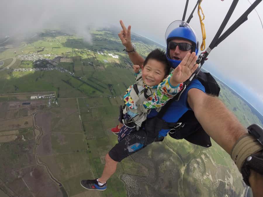 Auckland: 13000, 16000, or 18000-Foot Tandem Skydive - The scenic flight to 13,000, 16,000, or 18,000 feet