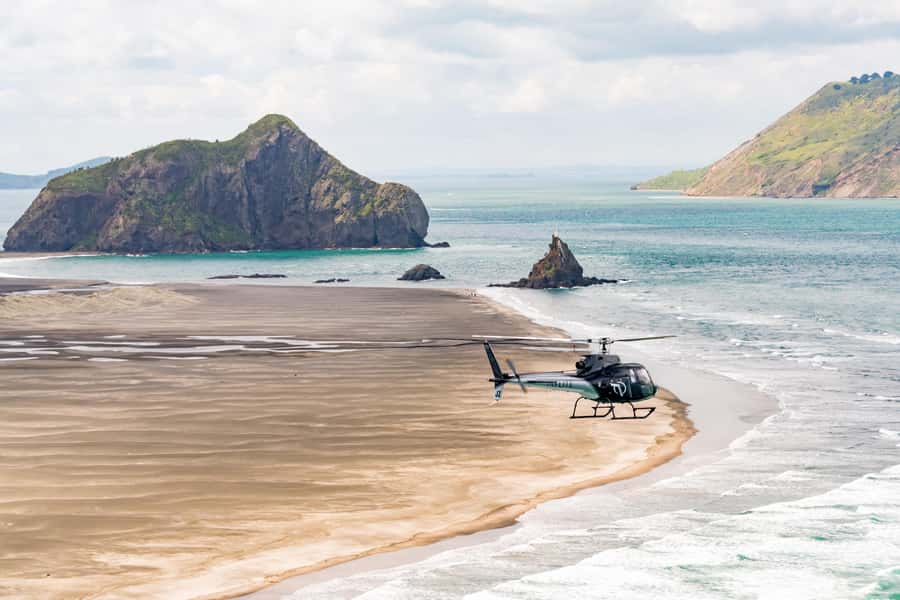 Auckland: 36 min scenic helicopter flight - Coast to Coast - Over the Waitakere Ranges and their hidden reservoirs