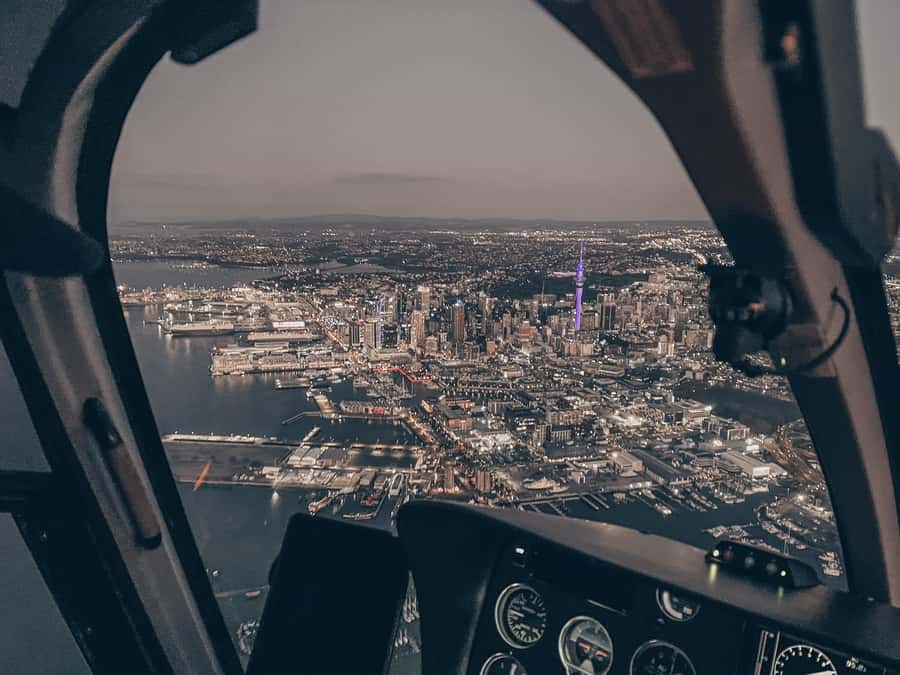 Auckland: 36 min scenic helicopter flight - Coast to Coast - Auckland’s central landmarks from the air