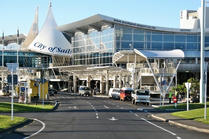 Auckland Airport Private One-Way or Round-Trip Transfer - Vehicles, comfort, and space for your group