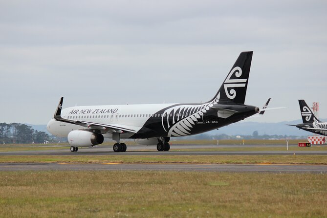 Auckland Airport Private Transfers with child car seats - Meeting your driver at Auckland Airport