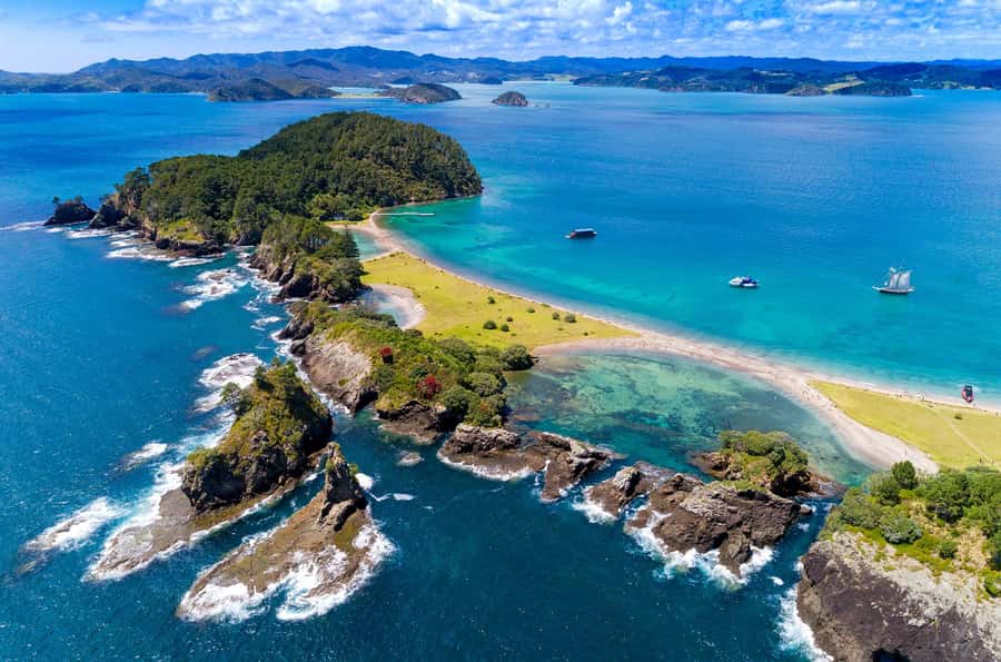 Auckland: Bay of Islands Day Tour with Dolphin Cruise - The real prize is the Bay of Islands cruise