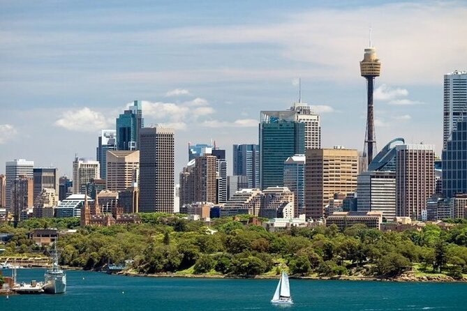 Auckland Best Street Food Tour With A Local Guide - Food tastings, from Manuka honey to kumara fries