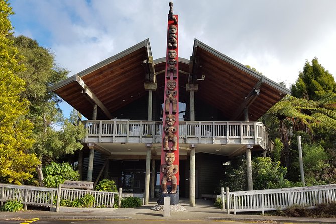 Auckland City Highlights, Afternoon Piha Beach & Rainforest Tour - Your lunch break and the switch to the west coast