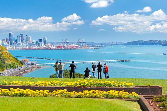 Auckland City Private Tour for Couples. Be chauffeur driven with added extras. - Why this private Auckland tour works well for couples
