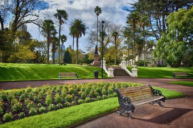 Auckland City Self Guided Walking Tour with an APP - Town Hall, Albert Park, and the university quarter