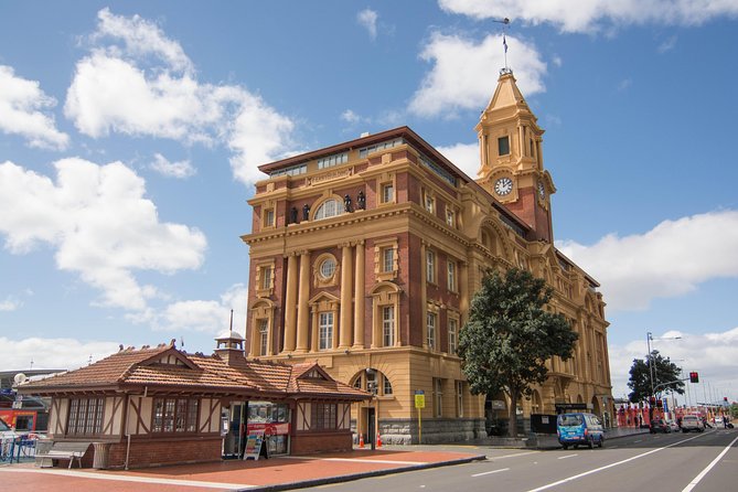 Auckland City Tour & Kumeu Wine Country Includes Wine Tastings & Lunch - Queen Street, the Domain, and Ponsonby