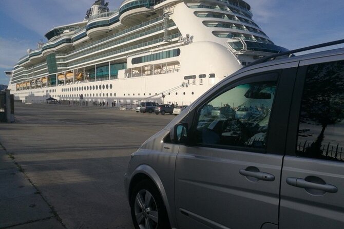 Auckland Downtown Hotel Transfers to/from Cruise Ship in Minivan - Meeting the driver in Auckland Central