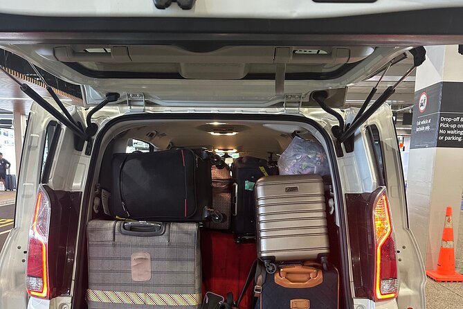 Auckland Downtown Hotel Transfers to/from Cruise Ship in Minivan - The 15-minute ride from wharf to hotel