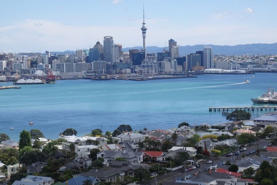 Auckland: Full-Day City Highlights Tour - Lunch, wine tasting, and the shape of the day
