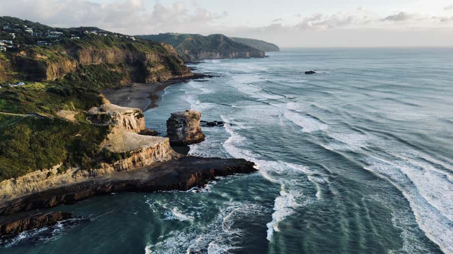 Auckland: Group Surfing Lesson with Muriwai Surf School - The instructor makes the difference