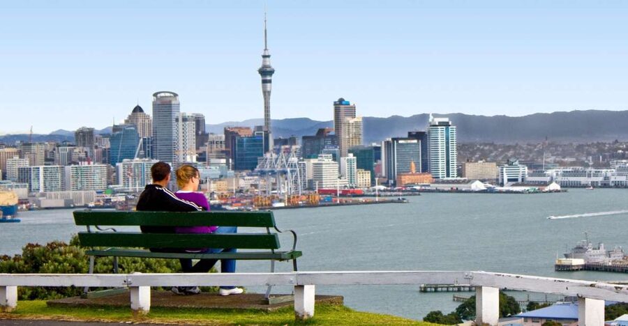 Auckland: Guided Small Group City Discovery Tour - Historic Devonport and Mount Victoria