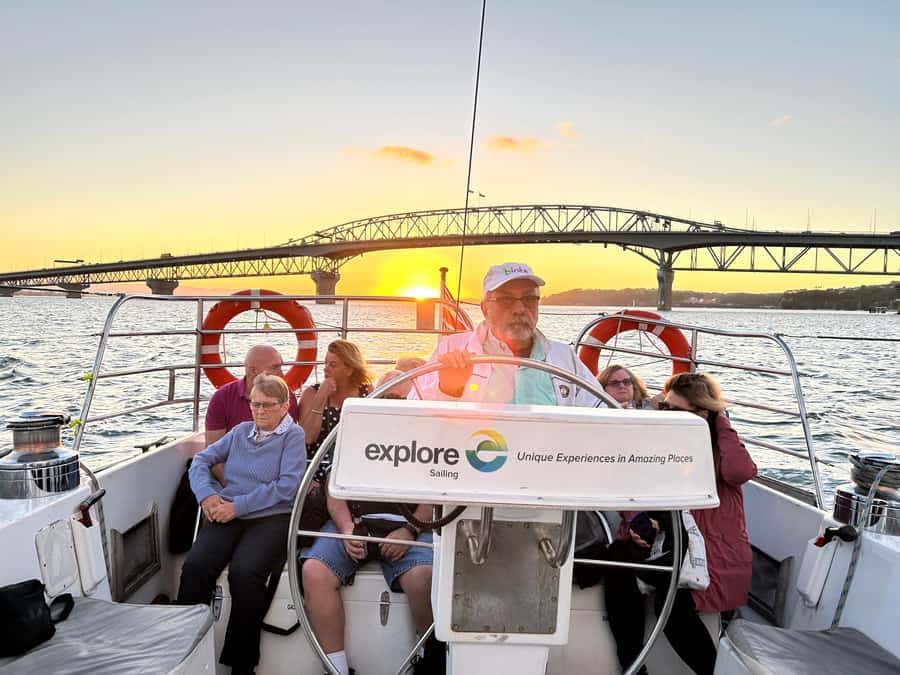 Auckland: Harbour Sailing Cruise with 3-Course Dinner - A Welcome Drink Before the Harbour Opens Up