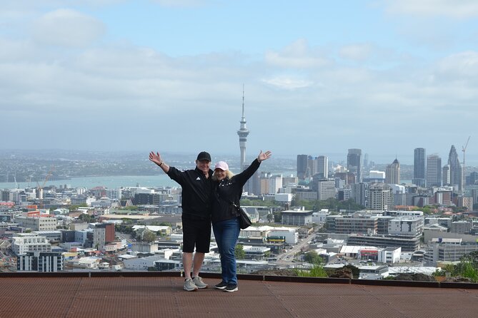 Auckland Highlights Full Day Guided Tour - Piha Beach and the black-sand finish