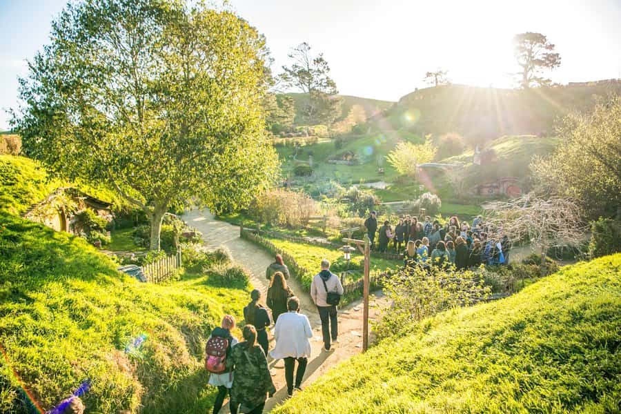 Auckland: Hobbiton Movie Set Day Trip with Festive Lunch - Inside a Hobbit hole on Bagshot Row