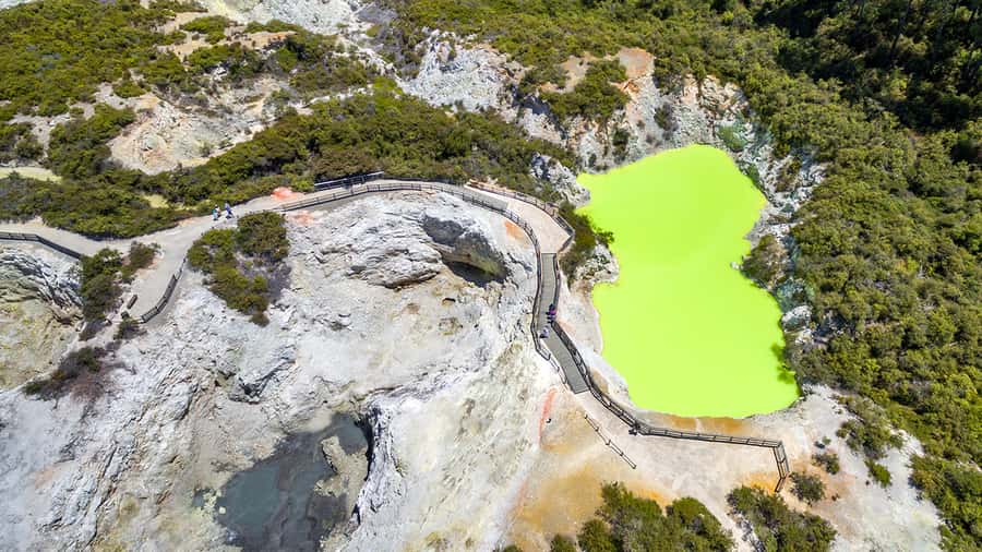 Auckland: Hobbiton, Rotorua and Wai-O-Tapu Day Tour - Should you book the Hobbiton and Wai-O-Tapu day tour?