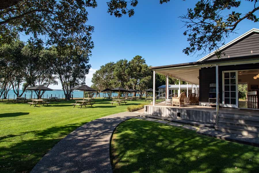Auckland: Man O' War Vineyard Ferry (Waiheke Island) - Three and a half hours at the vineyard