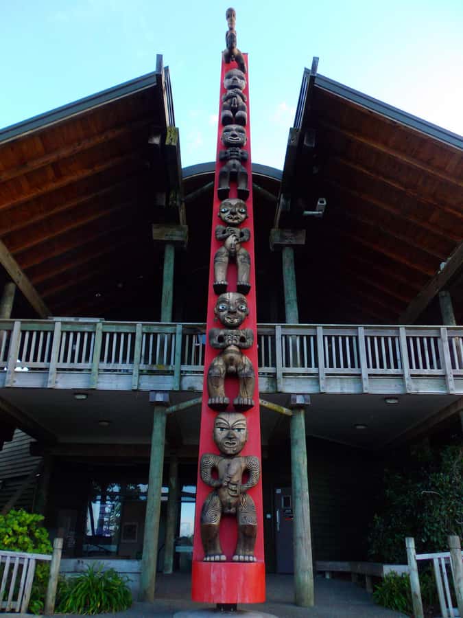 Auckland: Piha Beach, Rainforest, & Mount Eden Private Tour - Piha Beach and the black-sand coast