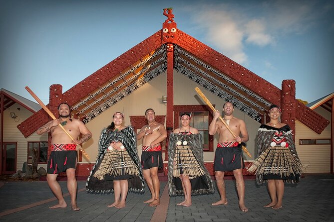 Auckland: Rotorua Māori Village, Waitomo Caves & Lunch - A very full day from Auckland