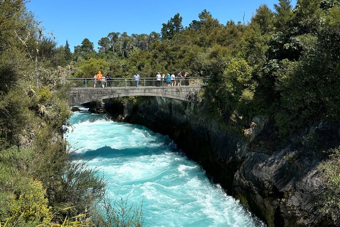 Auckland: Rotorua, Taupo, Waiotapu & Huka Falls Private Trip - Two hours beside Lake Taupo