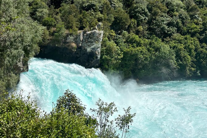 Auckland: Rotorua, Taupo, Waiotapu & Huka Falls Private Trip - Rotorua’s lakefront and geothermal setting