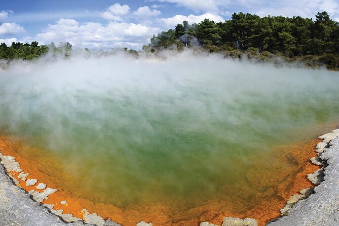 Auckland: Rotorua Tour with Waiotapu, Te Puia and Maori Haka - Wai-O-Tapu and its volcanic colors