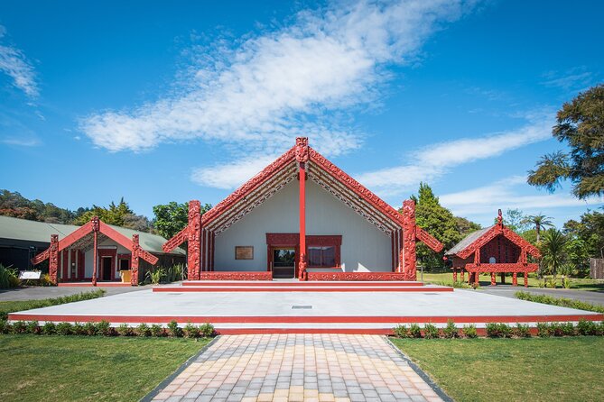 Auckland: Rotorua Tour with Waiotapu, Te Puia and Maori Haka - How the two geothermal stops compare
