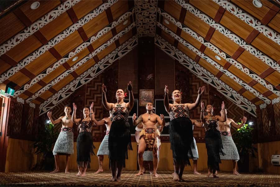 Auckland: Rotorua Wai-O-Tapu, Te Puia with Haka - Key points at a glance
