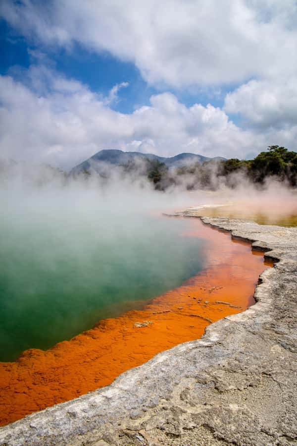 Auckland: Rotorua Wai-O-Tapu, Te Puia with Haka - The early pickup and long road south