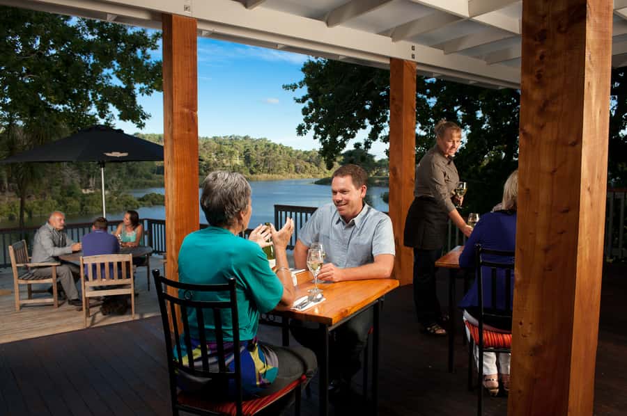Auckland: Scenic Boat Cruise to the Riverhead Tavern - From Westhaven Marina to the upper Waitematā