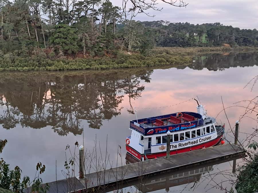 Auckland: Scenic Boat Cruise to the Riverhead Tavern - The 1.5-hour cruise to The Riverhead