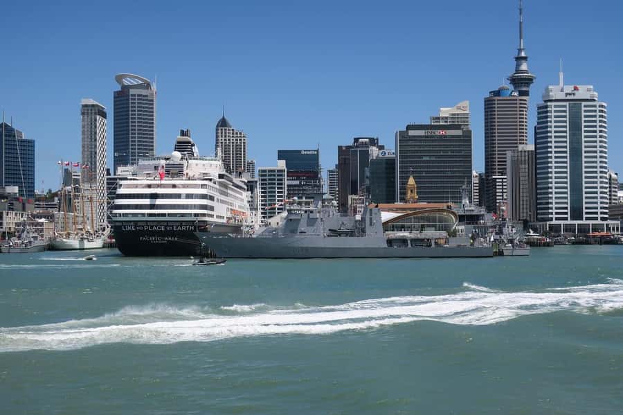 Auckland: Scenic Harbour Cruise with Live Commentary - What happens during the 90-minute cruise