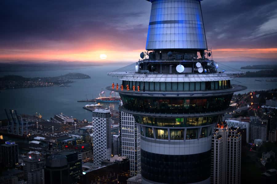 Auckland: Sky Tower SkyWalk - 192m High Edge Walk - Walking the 192-Metre Ledge