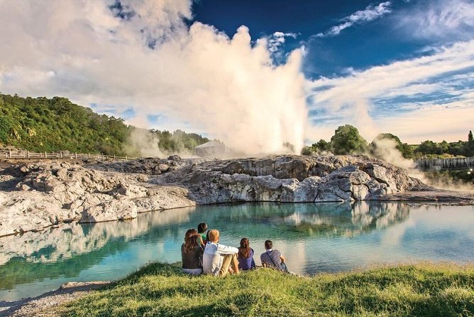 Auckland to Hobbiton Movie Set and Rotorua's Geothermal Valley - Food, comfort, and what to pack