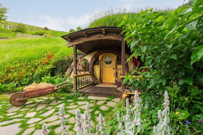 Auckland to Rotorua, Hobbiton and Waitomo 1 Way Small Group Tour - Why this route works for a New Zealand trip