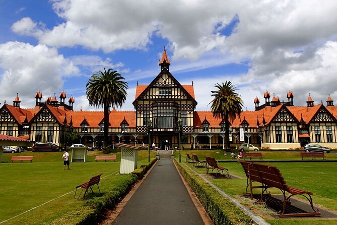 Auckland to Rotorua, Hobbiton and Waitomo 1 Way Small Group Tour - A short first look at Rotorua